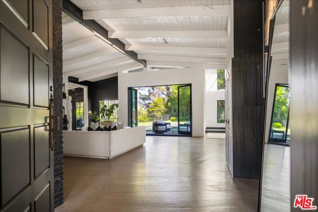 1100 Pine Drive, Beverly Hills CA: https://media.crmls.org/mediaz/43299936-68ca-4d01-b248-243318493740.jpg