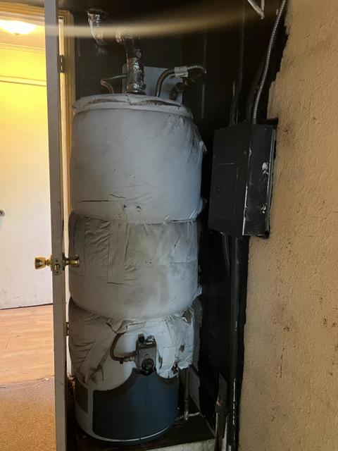 207 Grandview Street, Santa Cruz CA: https://media.crmls.org/mediaz/43299b9c-48ab-4a7e-b9d9-99e8f3453f88.jpg