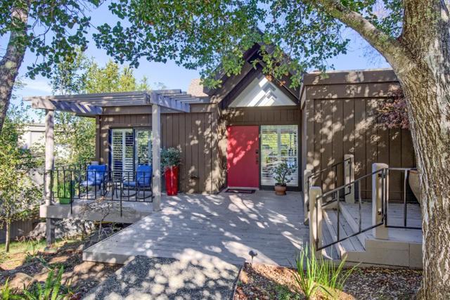5 Sandstone Street, Portola Valley CA: https://media.crmls.org/mediaz/4329e5c4-1ae0-43d1-91c3-9d9a04298990.jpg
