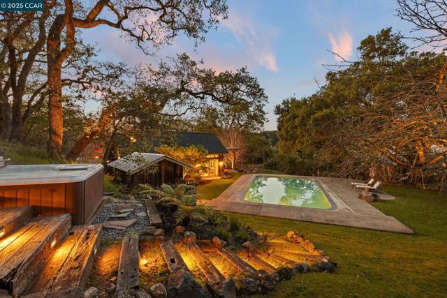 15 Cascade Ln, Orinda CA: https://media.crmls.org/mediaz/432a6f2b-f3db-4ff0-b0f5-465c6531d438.jpg