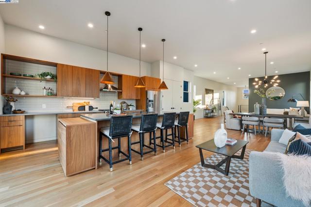 730 HENRY STREET, Oakland CA: https://media.crmls.org/mediaz/432babf7-a4af-4065-b152-2c2898fa1abc.jpg