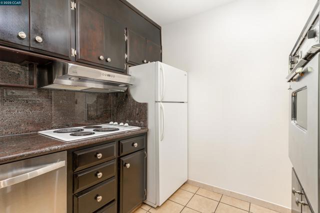 2345 Paloma Ct, Pinole CA: https://media.crmls.org/mediaz/432bc7e7-86b0-47aa-b2cc-2948c5401a46.jpg