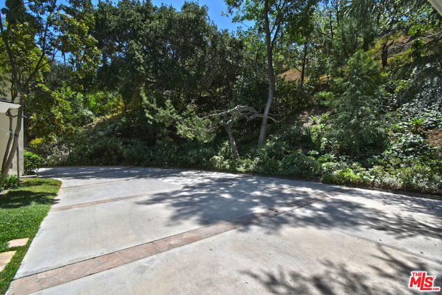 15474 Loom Place, Sherman Oaks CA: https://media.crmls.org/mediaz/432bf696-9ca3-4cab-82c6-5a17badbf5ef.jpg