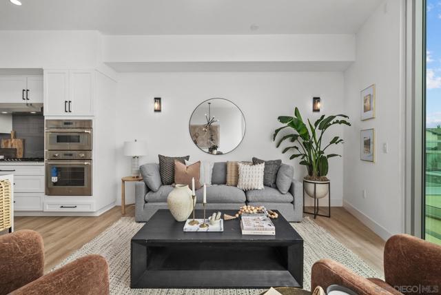 2646 State Street, Unit D, Carlsbad CA: https://media.crmls.org/mediaz/432c1dbd-b914-4c9b-8d8f-17f4671c9307.jpg