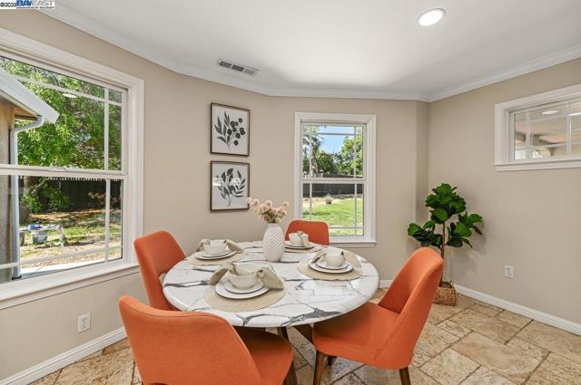 3370 Gardella Plaza, Livermore CA: https://media.crmls.org/mediaz/432cc799-2628-4e86-925b-b0e11d87cc29.jpg