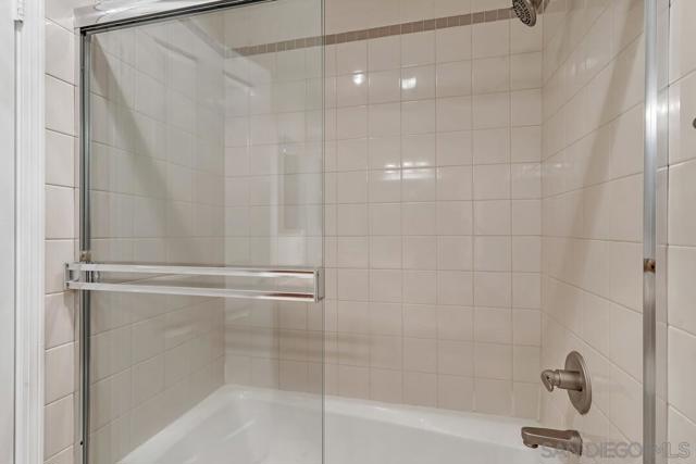 8521 Villa La Jolla Drive, La Jolla CA: https://media.crmls.org/mediaz/432d5e1d-385e-4c05-8aa1-0c67fae8c61c.jpg