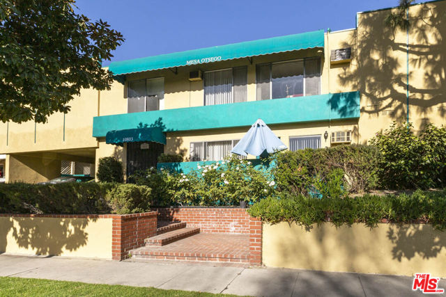 10803 Otsego Street, North Hollywood CA: https://media.crmls.org/mediaz/432e2b43-c587-48f7-90a3-2a8e3ee9656b.jpg