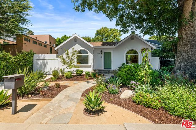 4313 Wilkinson Avenue, Studio City CA: https://media.crmls.org/mediaz/432e4f9a-ae45-497c-9387-4ca697f37f55.jpg