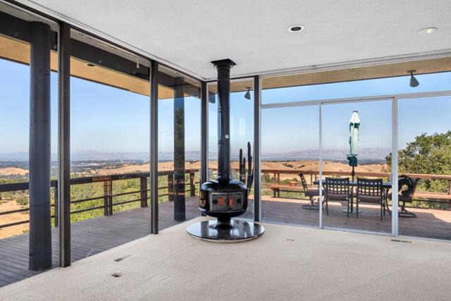 30 Pine Ridge Way, Portola Valley CA: https://media.crmls.org/mediaz/432e7ccf-acc4-42d4-8758-39b29a7695d5.jpg