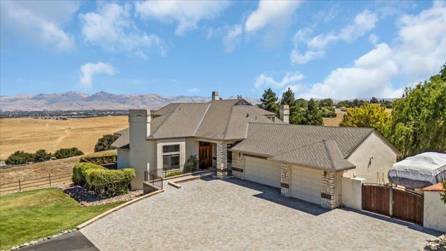 275 Nicholson Drive, Hollister CA: https://media.crmls.org/mediaz/432e8330-d087-40e3-ad50-5aea11fa535b.jpg