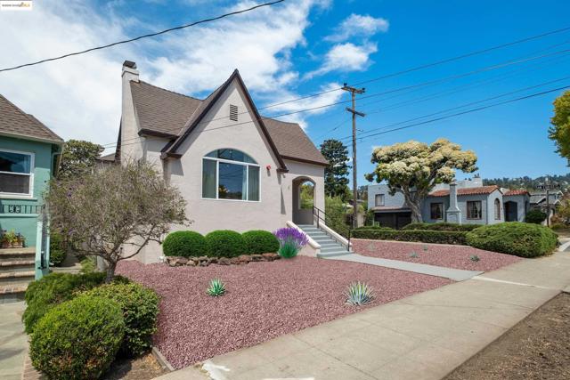 1437 Portland Ave, Albany CA: https://media.crmls.org/mediaz/432eac84-6ae7-4f17-9512-e863450c5f2b.jpg