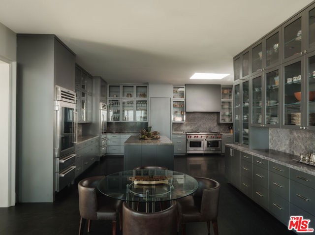 610 Arkell Drive, Beverly Hills CA: https://media.crmls.org/mediaz/432eb109-b963-4442-ab04-7e157ecb60ed.jpg