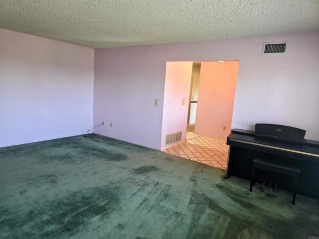 Detail Gallery Image 7 of 15 For 497 Vista Del Escuela, El Cajon,  CA 92019 - 3 Beds | 2 Baths