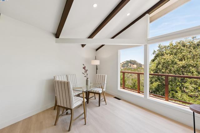 723 Redwood Rd, San Anselmo CA: https://media.crmls.org/mediaz/432ecc23-843b-4403-a0d1-6aa4f98c2587.jpg