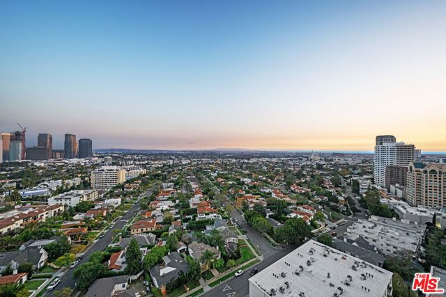 10430 Wilshire Boulevard, Los Angeles CA: https://media.crmls.org/mediaz/432f0c3b-1deb-41bf-94be-463c01b499f7.jpg