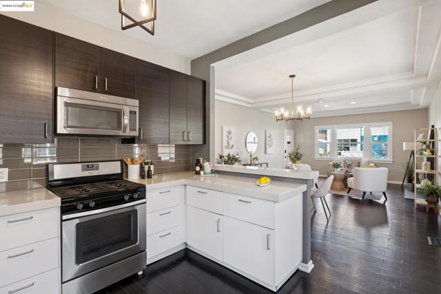 1092 Dwight Way, Berkeley CA: https://media.crmls.org/mediaz/432faa8f-93ce-4f81-bf5d-4ea6f595d8a6.jpg