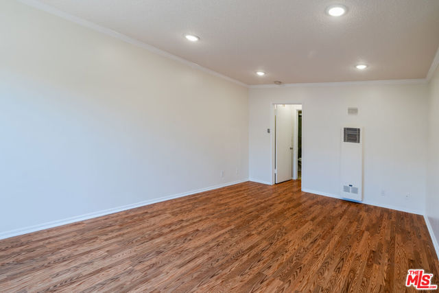 7209 Willoughby Avenue, Los Angeles CA: https://media.crmls.org/mediaz/432fb71c-878d-418c-bae2-37ebf2fb2906.jpg