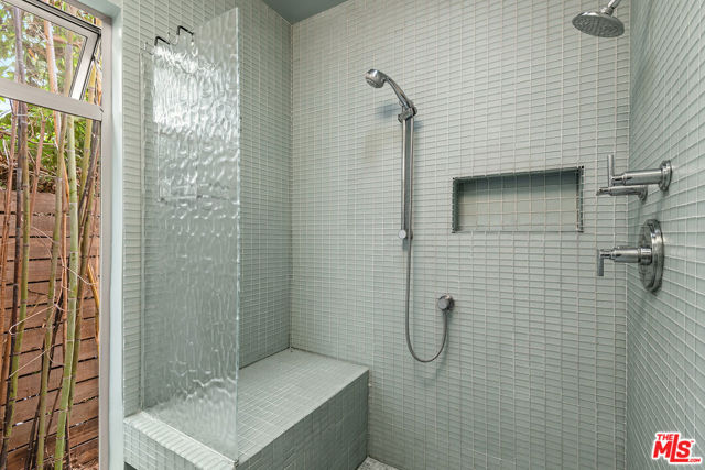 3761 Ashwood Avenue, Los Angeles CA: https://media.crmls.org/mediaz/432fc05d-cba8-4757-8860-1b4eda2d4778.jpg