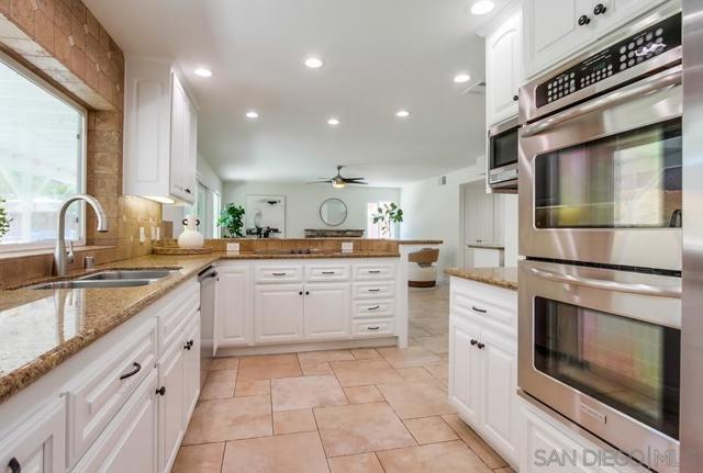 12709 Treeridge Ter, Poway CA: https://media.crmls.org/mediaz/433068f8-82a6-4e53-9bb5-c5252409dd6e.jpg