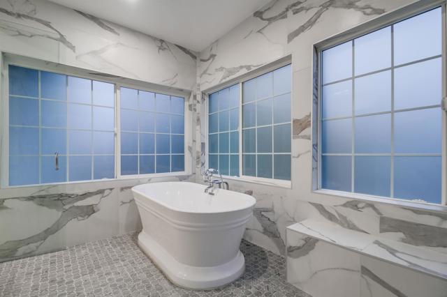 1864 Sunset Blvd, San Diego CA: https://media.crmls.org/mediaz/43308dcb-1ca8-4823-84c9-8d3f92b468bf.jpg