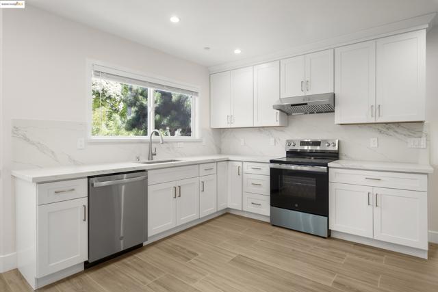 1437 Portland Ave, Albany CA: https://media.crmls.org/mediaz/4331c11a-d757-4702-a548-278b70a9620d.jpg