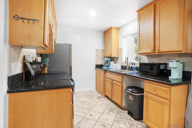 9860 Dale Avenue, Spring Valley CA: https://media.crmls.org/mediaz/43329c37-3da5-40a6-a365-f2013164756e.jpg