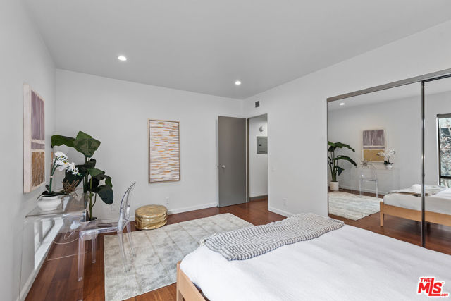 1887 Greenfield Avenue, Los Angeles CA: https://media.crmls.org/mediaz/4332cb28-2b4b-4862-9c0b-58d8fd78ea48.jpg