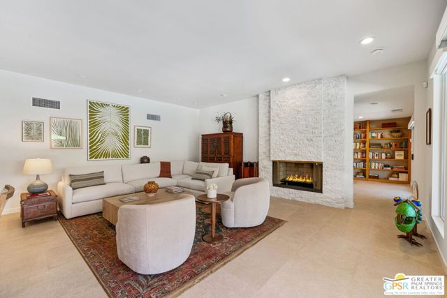 2367 S Yosemite Drive, Palm Springs CA: https://media.crmls.org/mediaz/4333b482-0fb6-4191-a9d5-2a9785de824a.jpg