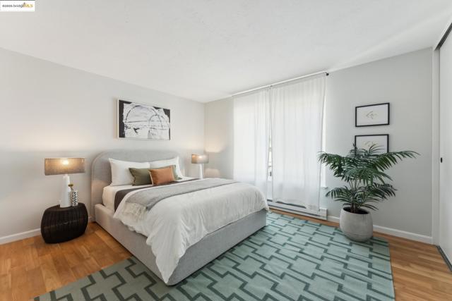 424 Staten Ave, Oakland CA: https://media.crmls.org/mediaz/43341b2e-c2ec-4f28-8517-1aae485fb1a5.jpg