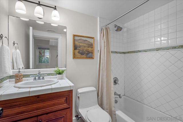411 Orange Ave, Coronado CA: https://media.crmls.org/mediaz/4334557a-cfb1-4933-9ea2-a13d9eb8ea28.jpg