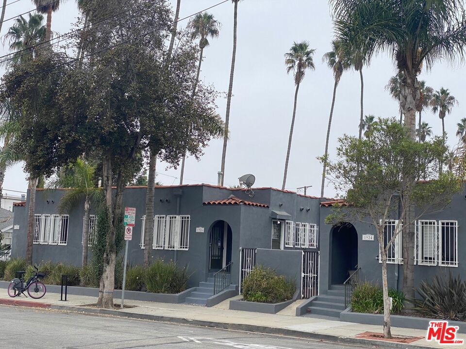 https://media.crmls.org/mediaz/4334981a-458b-4d98-b697-42b8a01c36f8.jpg?preset=X-Large