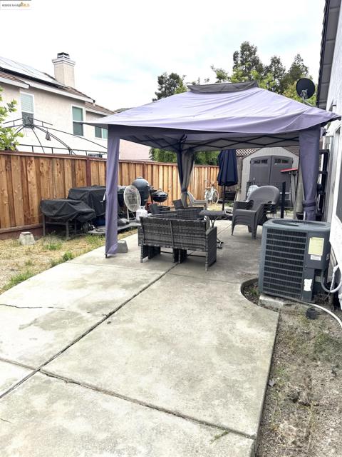 4641 Knollpark Court, Antioch CA: https://media.crmls.org/mediaz/433498bb-4491-400c-a1de-03160899231c.jpg