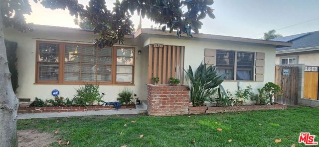 1425 W Marcella Court, Ontario CA: https://media.crmls.org/mediaz/4334e494-c55c-4929-9bd2-339e84b619aa.jpg