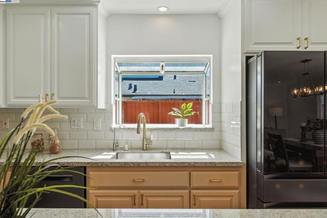 420 Camden Rd, Alameda CA: https://media.crmls.org/mediaz/43352457-6b5b-4f82-89bb-7d8328f9c48f.jpg