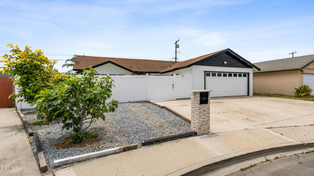 1712 N 7th Place, Port Hueneme CA: https://media.crmls.org/mediaz/43352b53-c184-4923-8763-74efa7780e6d.jpg
