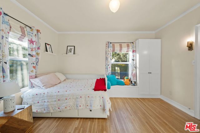 646 N Dillon Street, Los Angeles CA: https://media.crmls.org/mediaz/43353fb0-f164-4273-bb80-2a27a4635fc8.jpg