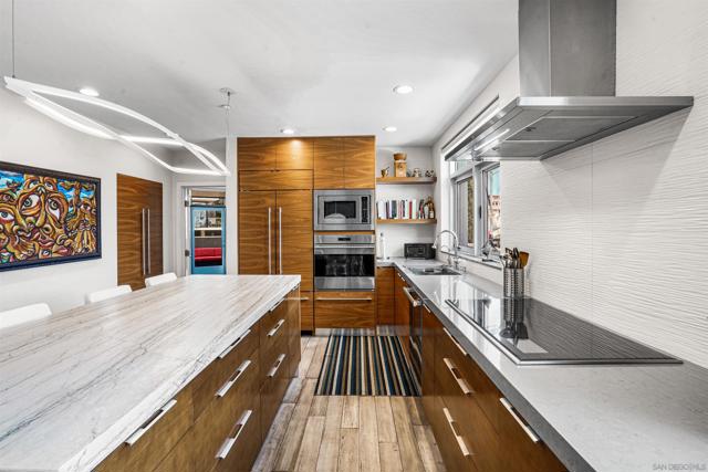 3740 Park Blvd, San Diego CA: https://media.crmls.org/mediaz/4336476c-de3e-4918-abd2-0dee3e3f9bfc.jpg