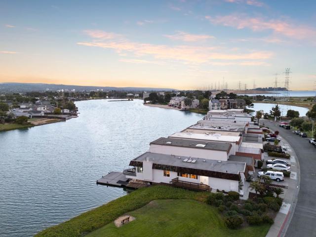 464 Fathom Drive, San Mateo CA: https://media.crmls.org/mediaz/43366c05-db9e-4a4e-b5dd-9079833e623e.jpg