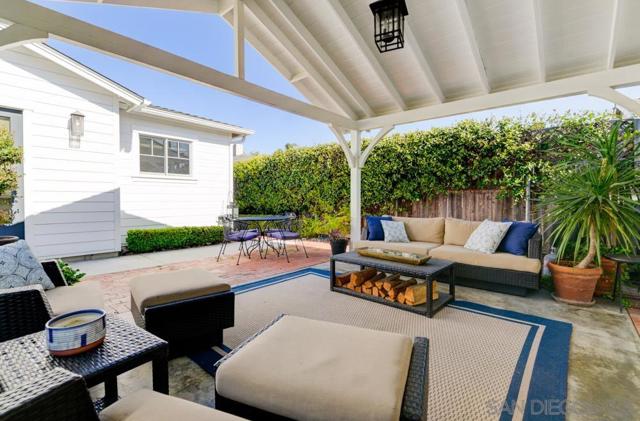 455 J Ave, Coronado CA: https://media.crmls.org/mediaz/43367610-fa93-41fa-a016-993e5f502685.jpg