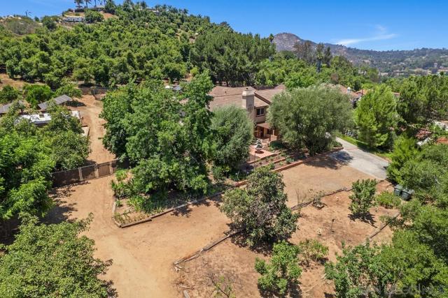 14210 Tierra Bonita Road, Poway CA: https://media.crmls.org/mediaz/4336ac2c-6b4b-4dbc-9a92-c0da40ca7bf4.jpg