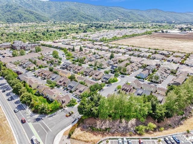1554 Rosette Way, Gilroy CA: https://media.crmls.org/mediaz/4336ac2f-acac-4e4b-8554-88f6096464bc.jpg
