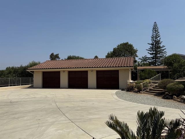 1326 Sunset Grove Road, Fallbrook CA: https://media.crmls.org/mediaz/43378ad4-04c8-49bb-ac49-646d5a6038db.jpg