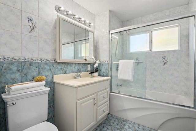 20 S Kingston Street, San Mateo CA: https://media.crmls.org/mediaz/4337b56d-86f0-434c-9261-3ee03e3731b6.jpg