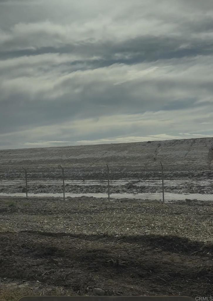 https://media.crmls.org/mediaz/4337c51d-8a69-492e-8e22-40224ef16268.jpg?preset=X-Large