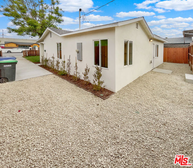 10692 Sycamore Avenue, Stanton CA: https://media.crmls.org/mediaz/4338c3b9-e39d-4352-94c7-0c8283abd7a5.jpg