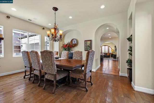 2222 Creekview Pl, Danville CA: https://media.crmls.org/mediaz/4338d68e-6a1b-4d17-b592-f0556224c3a9.jpg