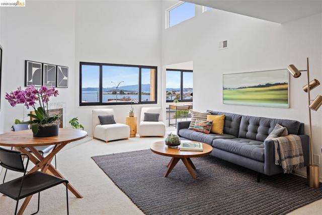 545 Pierce St, Albany CA: https://media.crmls.org/mediaz/433a0b08-3f94-4395-927b-1f765ae238c8.jpg