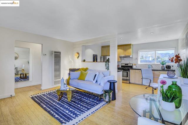 2327 10Th St, Berkeley CA: https://media.crmls.org/mediaz/433a112b-5d26-439c-a070-4cb6722780c4.jpg