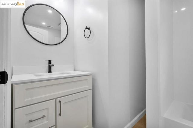 2224 107th Ave., Oakland CA: https://media.crmls.org/mediaz/433a80a6-483a-4792-b434-d4d1e47541eb.jpg