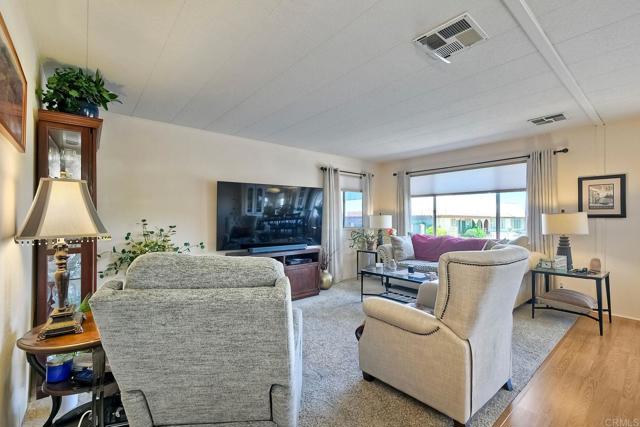 Detail Gallery Image 13 of 37 For 1010 E Bobier Dr #170,  Vista,  CA 92084 - 2 Beds | 2 Baths